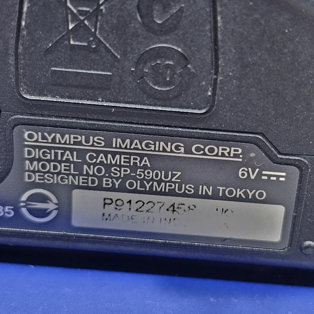 Olympus SP-590UZ 12.0MP Digital Bridge Camera Original Box w/Accessories SD
